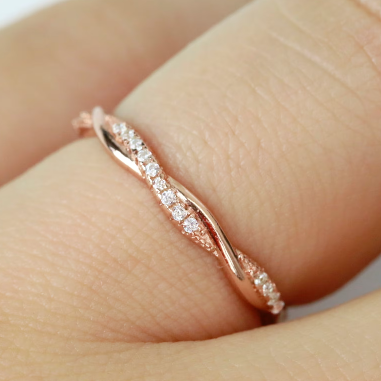 Carmiora - Gedrehter Eleganz-Ring