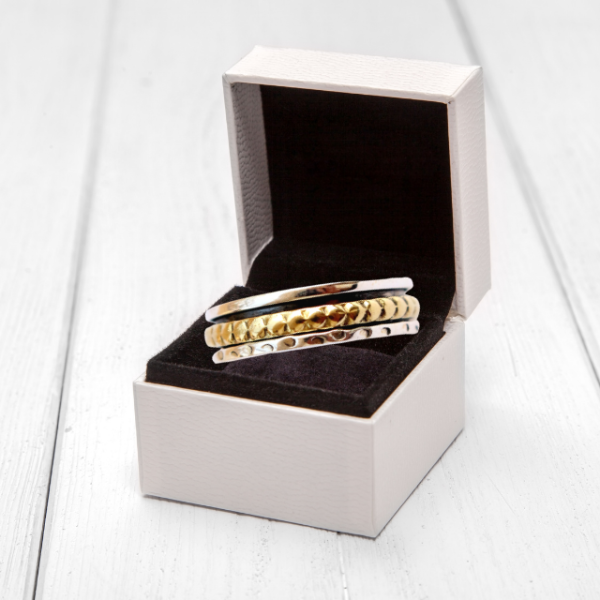 Zweifarbiger, schicker Angst-Drehring