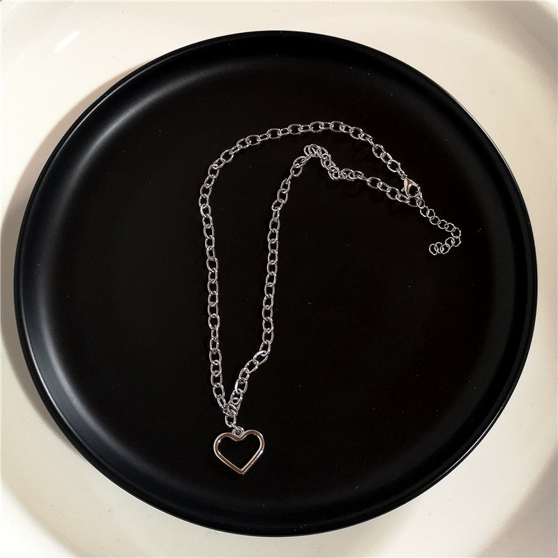 Choker-Halskettenkollektion im Vintage-Stil mit Gothic-Charm