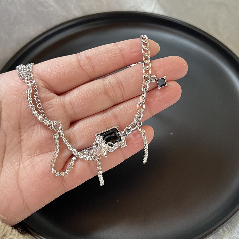 Choker-Halskettenkollektion im Vintage-Stil mit Gothic-Charm