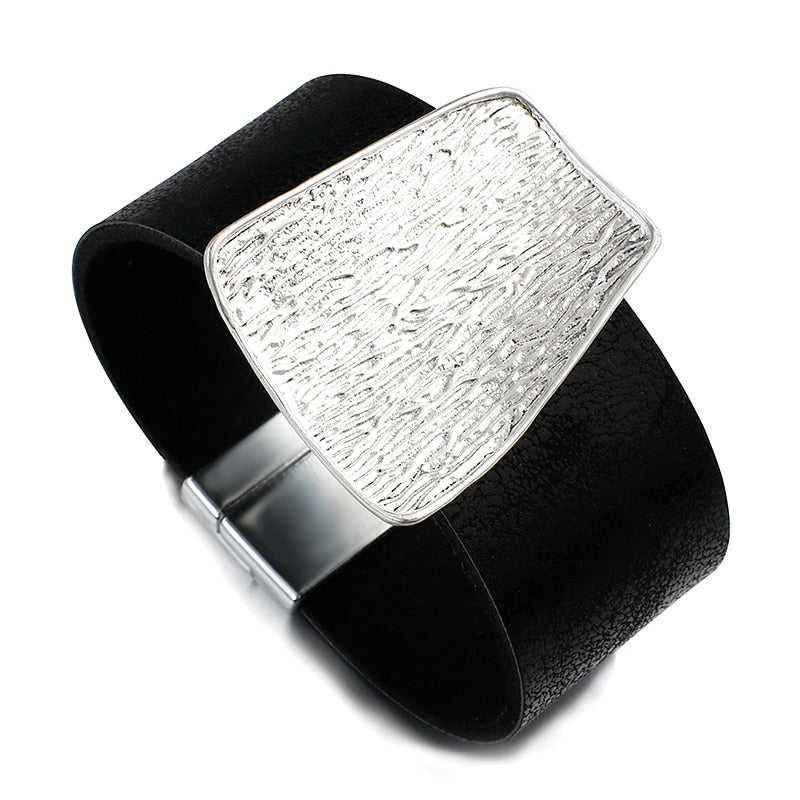 Minimalistische Armbänder mit breiter Wickelschnalle