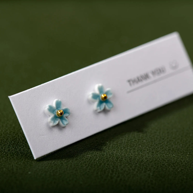 Kleine und Mini-Ohrstecker mit mehrfarbiger Keramikblume