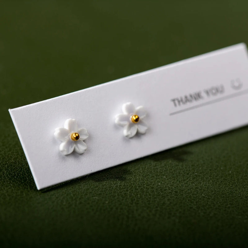 Kleine und Mini-Ohrstecker mit mehrfarbiger Keramikblume