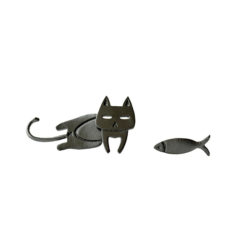 Carmiora - Sterling Cat Fisch-Ohrstecker