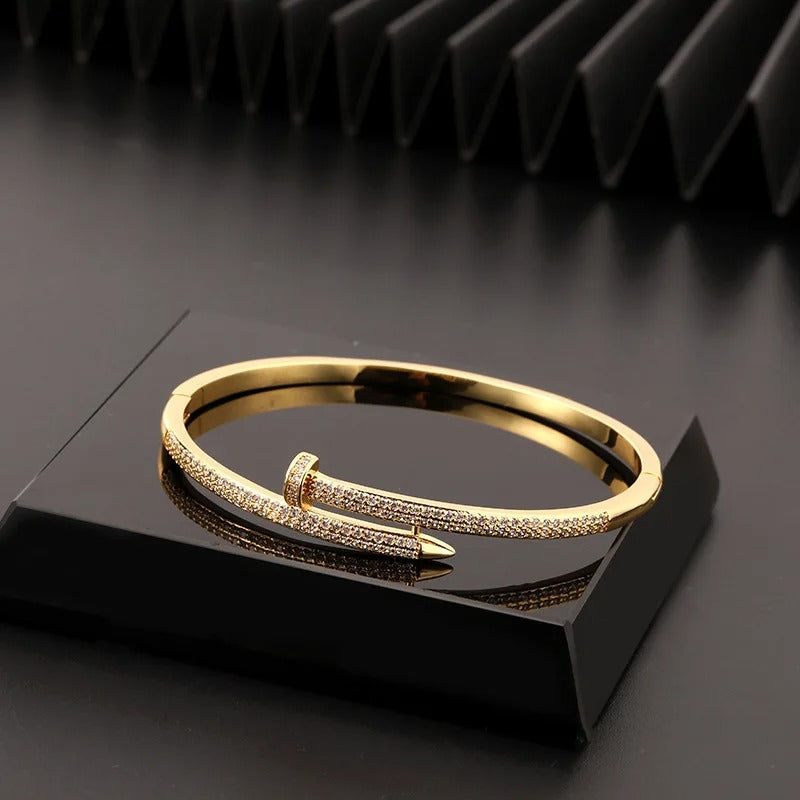 Carmiora - Einzigartiges Zirkon-Nagel-Armband