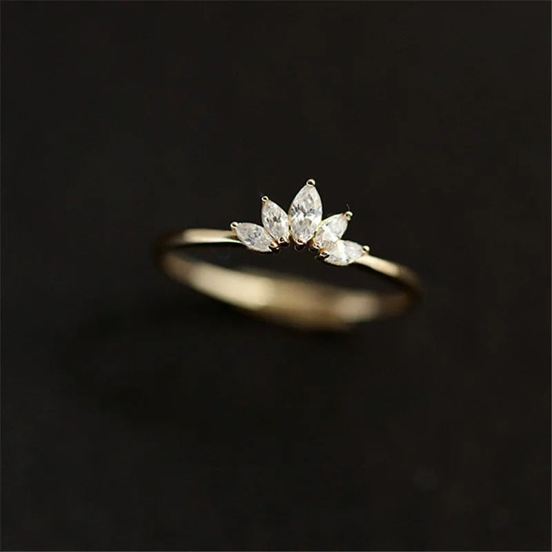 Carmiora - Schimmernder Kristall Kronenring