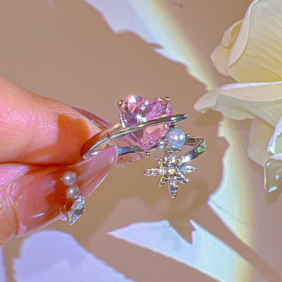 Chavri - Rosa leuchtender Kristall-Ring