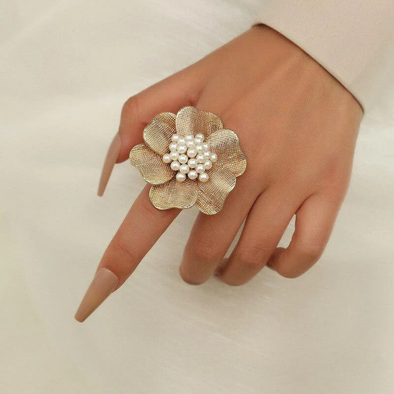 Carmiora - Eleganter Perlenblüten Ring