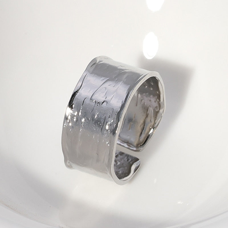 Verstellbare und stapelbare Ringkollektion aus Edelstahl