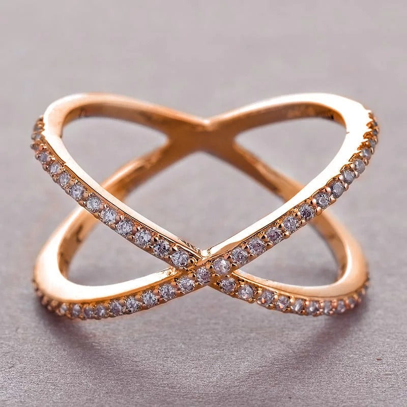 Carmiora - Funkelnder Kreuz X Form Ring