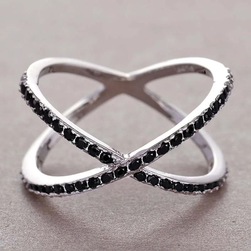 Chavri - Funkelnder Kreuz X Form Ring