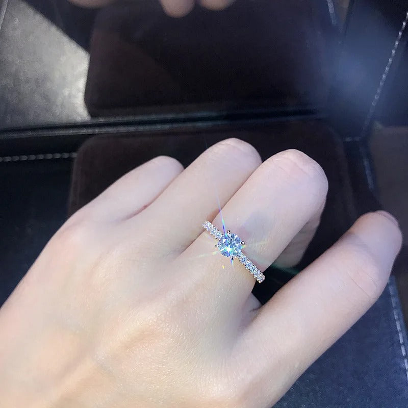 Carmiora - Atemberaubender Ring aus Strass