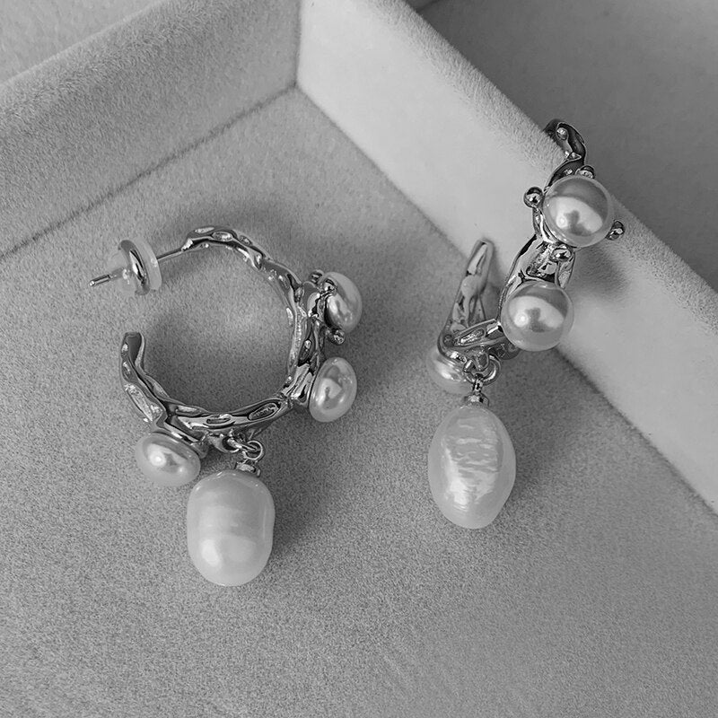 Elegante Statement-Creolen mit Barockperlen
