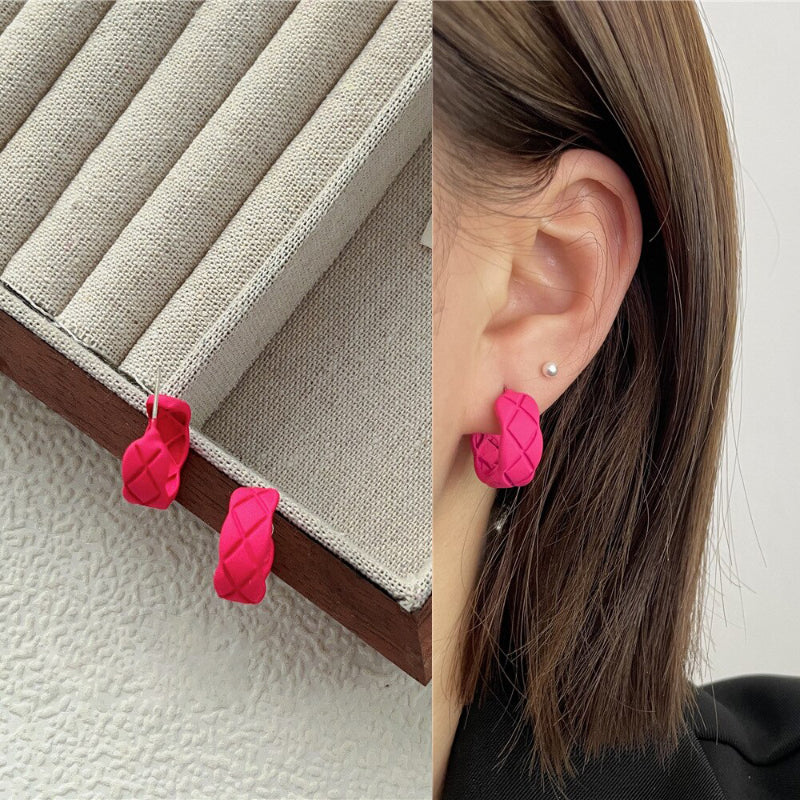 „Everything is Pink“-Kollektion geometrischer Statement-Ohrringe