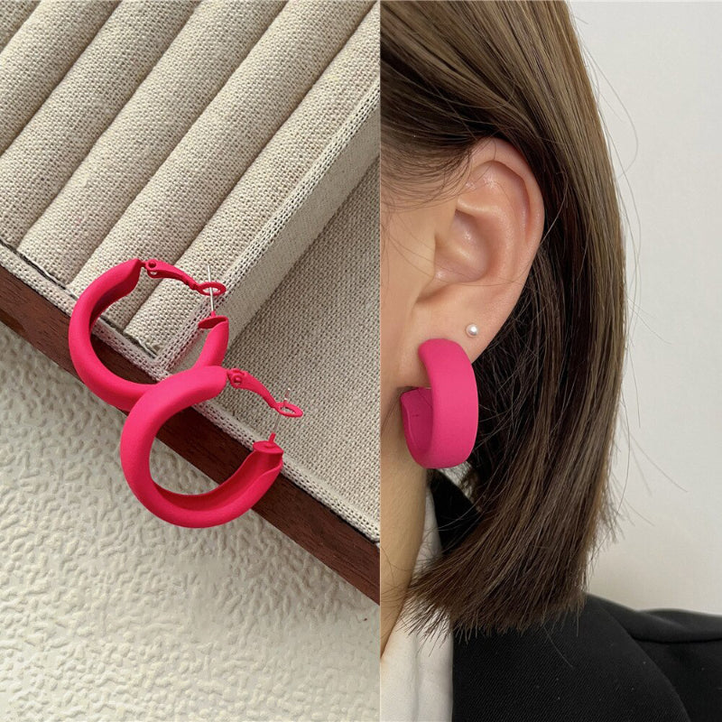 „Everything is Pink“-Kollektion geometrischer Statement-Ohrringe