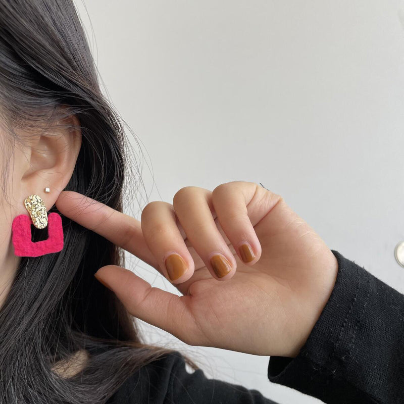 „Everything is Pink“-Kollektion geometrischer Statement-Ohrringe