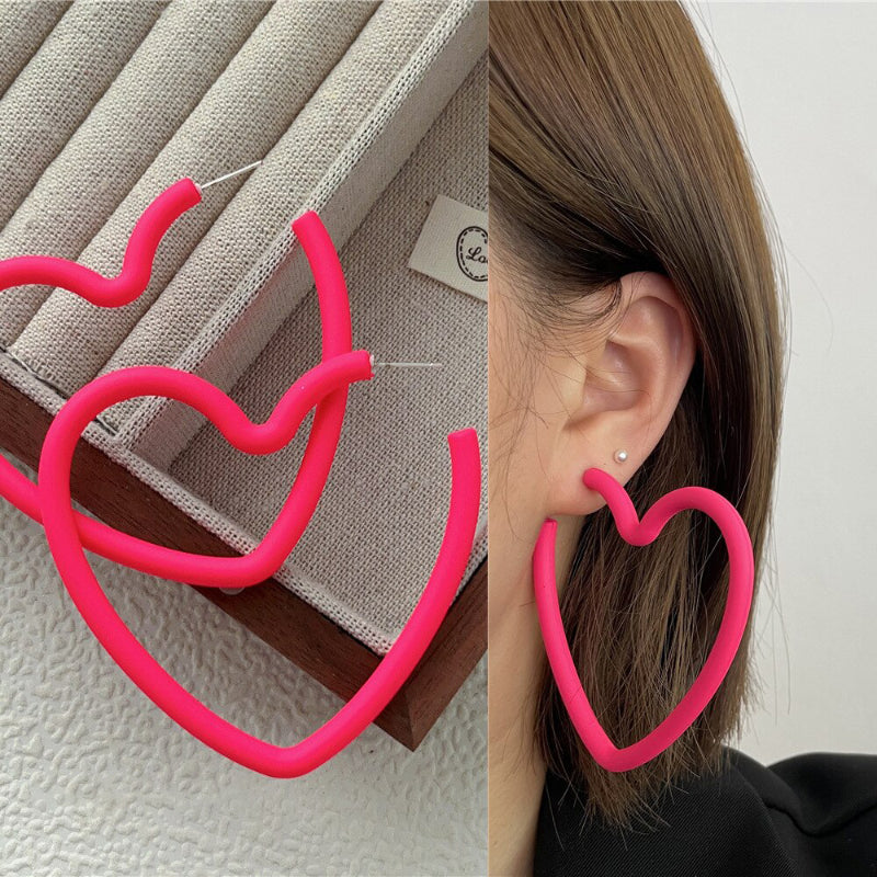 „Everything is Pink“-Kollektion geometrischer Statement-Ohrringe