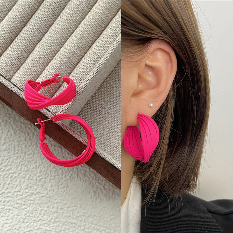 „Everything is Pink“-Kollektion geometrischer Statement-Ohrringe