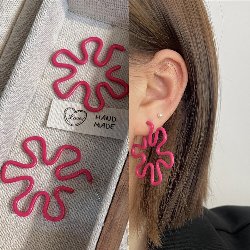 „Everything is Pink“-Kollektion geometrischer Statement-Ohrringe