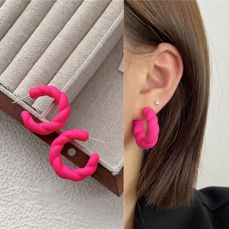 „Everything is Pink“-Kollektion geometrischer Statement-Ohrringe