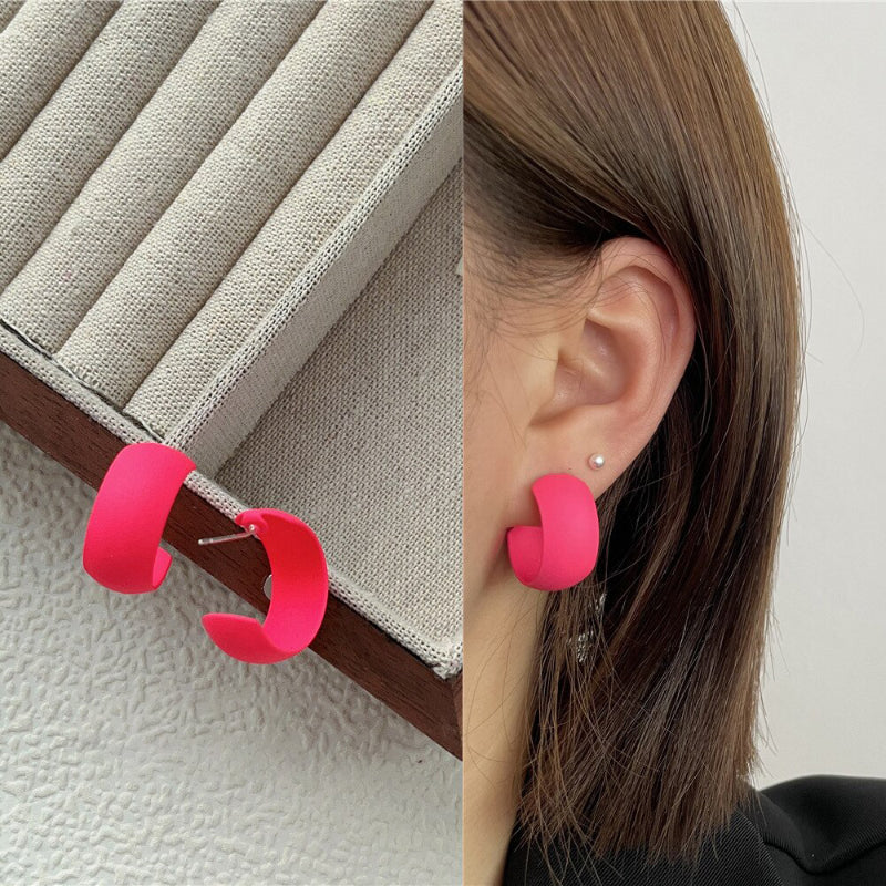 „Everything is Pink“-Kollektion geometrischer Statement-Ohrringe