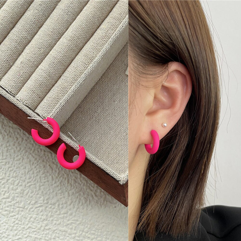 „Everything is Pink“-Kollektion geometrischer Statement-Ohrringe