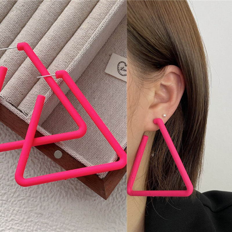 „Everything is Pink“-Kollektion geometrischer Statement-Ohrringe