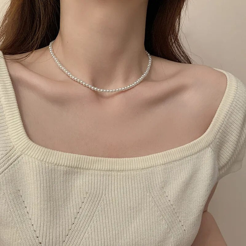 Klassische und elegante Choker-Halskette mit weißen Perlen