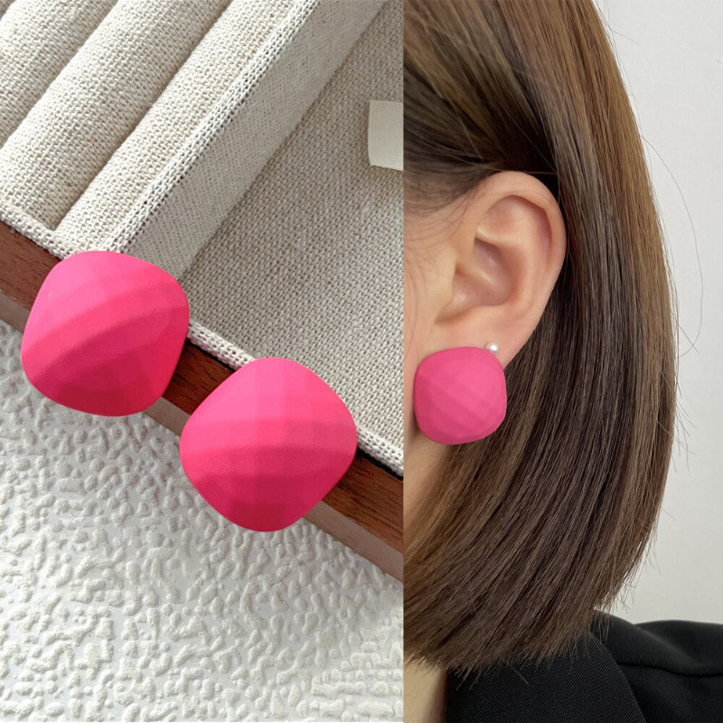 „Everything is Pink“-Kollektion geometrischer Statement-Ohrringe