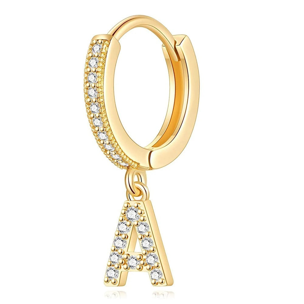 Chavri - Funkelnde Initialen-Ohrringe