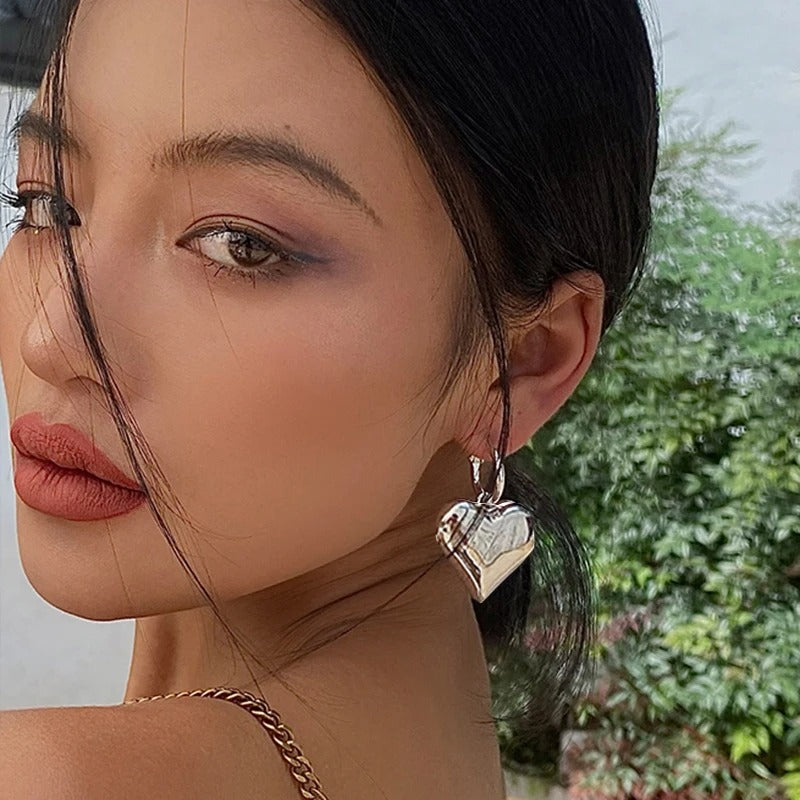 Chavri - Liebe Huggie-Ohrringe