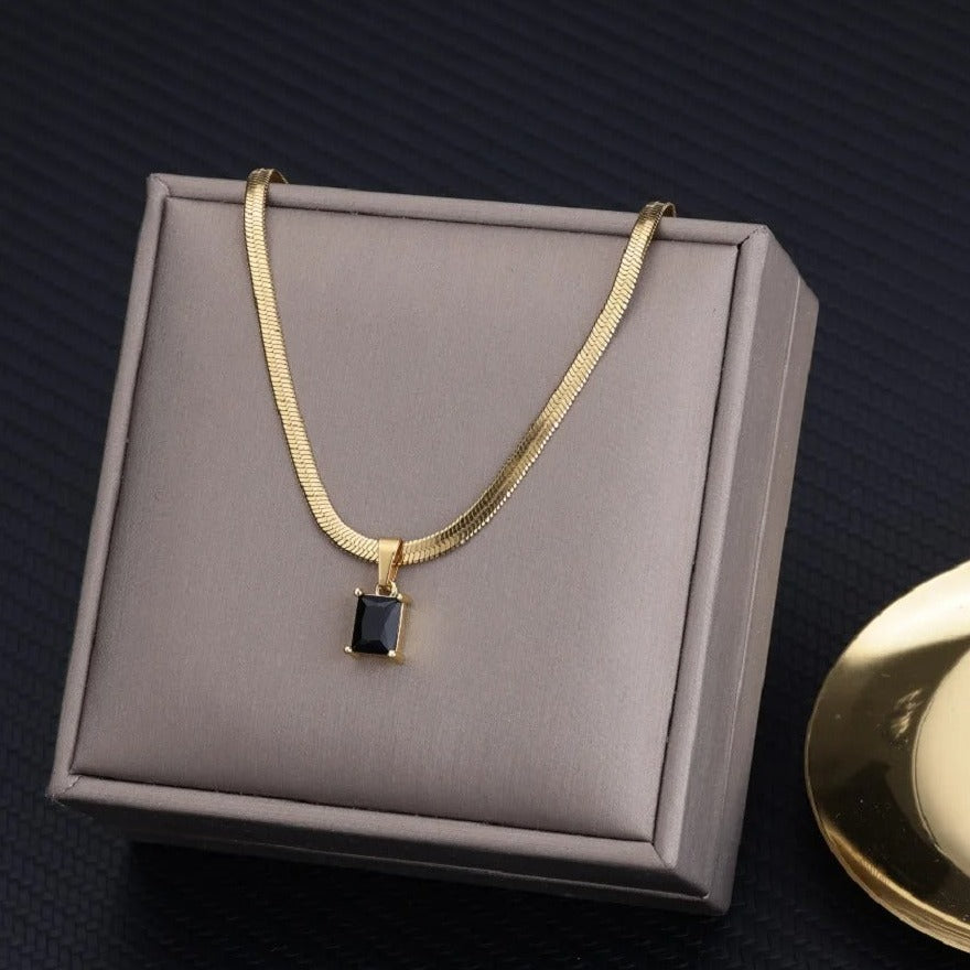 Carmiora - Funkelnde Edelstein-Halskette