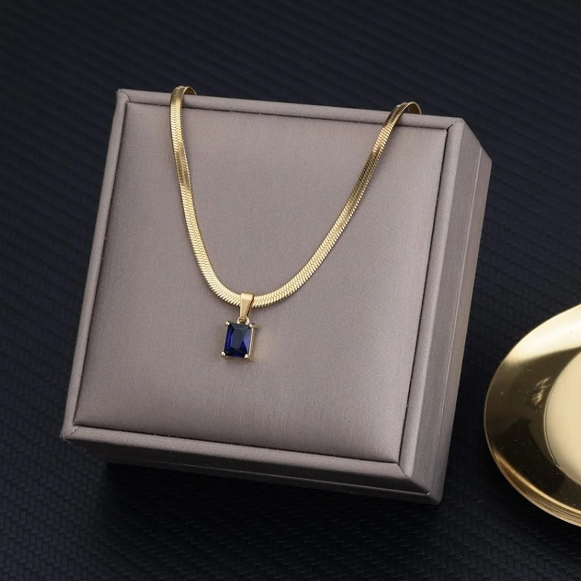 Carmiora - Funkelnde Edelstein-Halskette