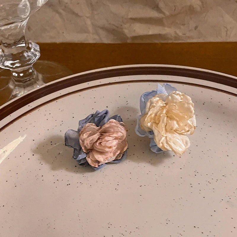 Statement-Ohrring-Kollektion mit Frühlingsblumenmotiv