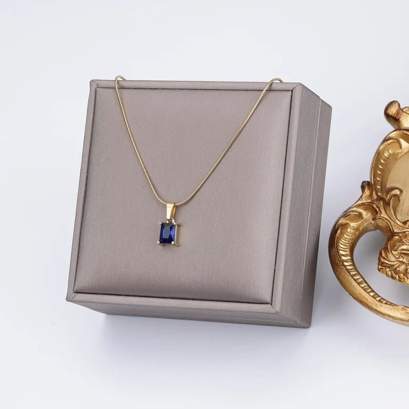 Carmiora - Funkelnde Edelstein-Halskette