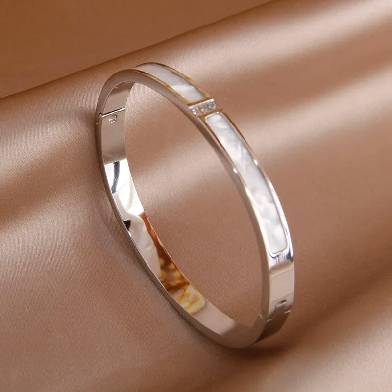 Carmiora - Elegante Infinity-Armreifen aus Edelstahl