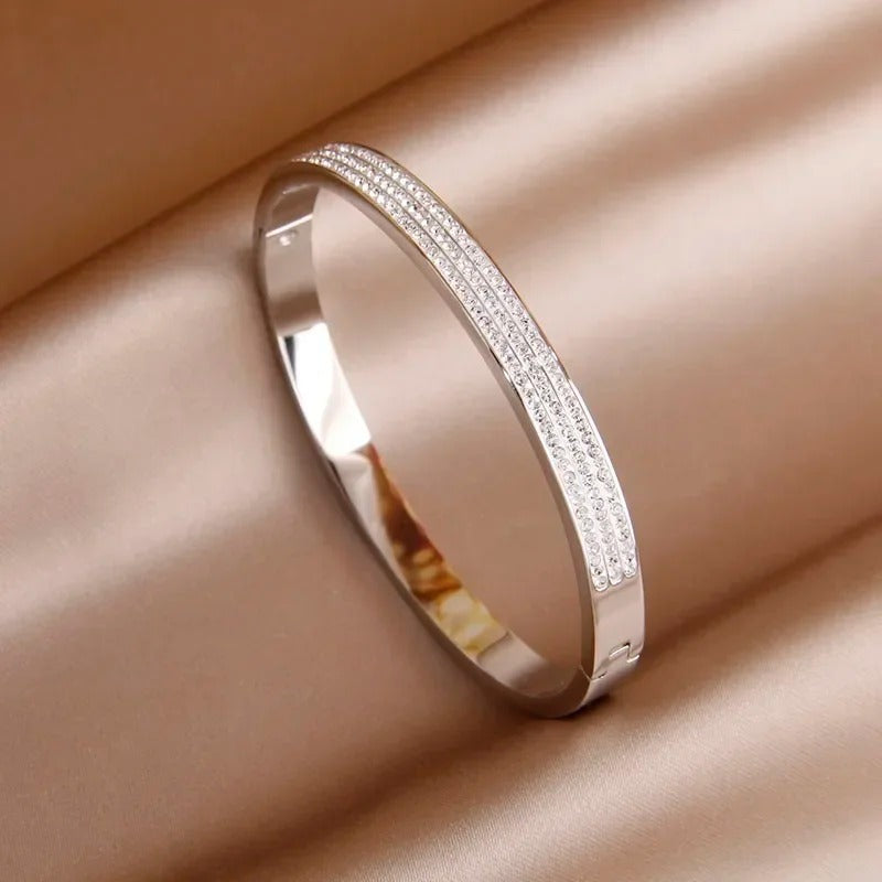 Carmiora - Elegante Infinity-Armreifen aus Edelstahl