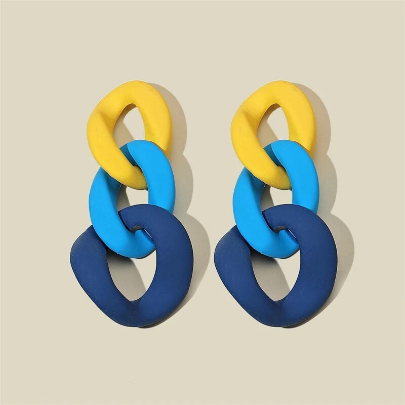 Farbblock-Ohrringe aus Acryl mit Kettenanhänger