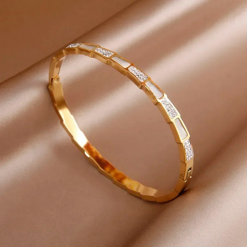 Carmiora - Elegante Infinity-Armreifen aus Edelstahl