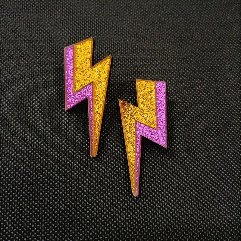 Mehrfarbige Glitzer-Ohrstecker aus Acryl mit Blitz