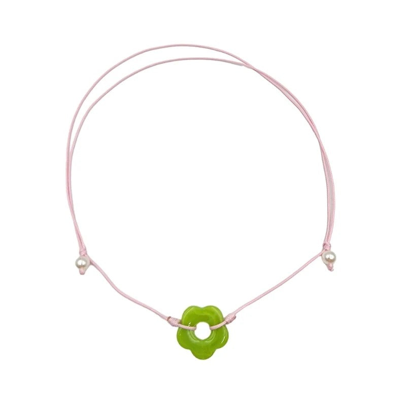 Lebendige Halskette mit hohlem Blumenanhänger