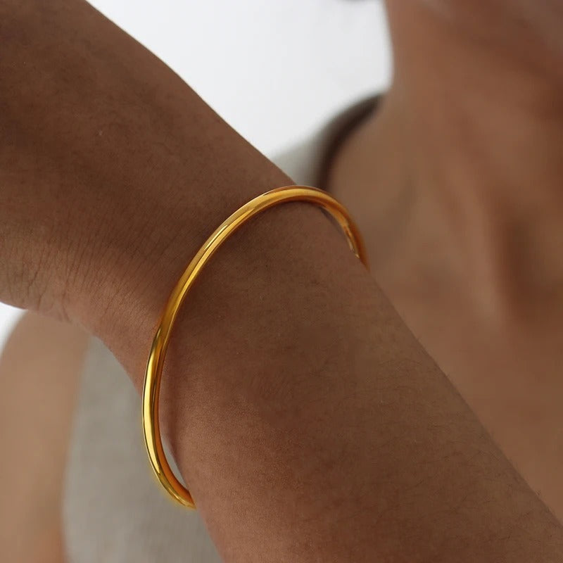 Carmiora - Minimalistisches Stahlarmband