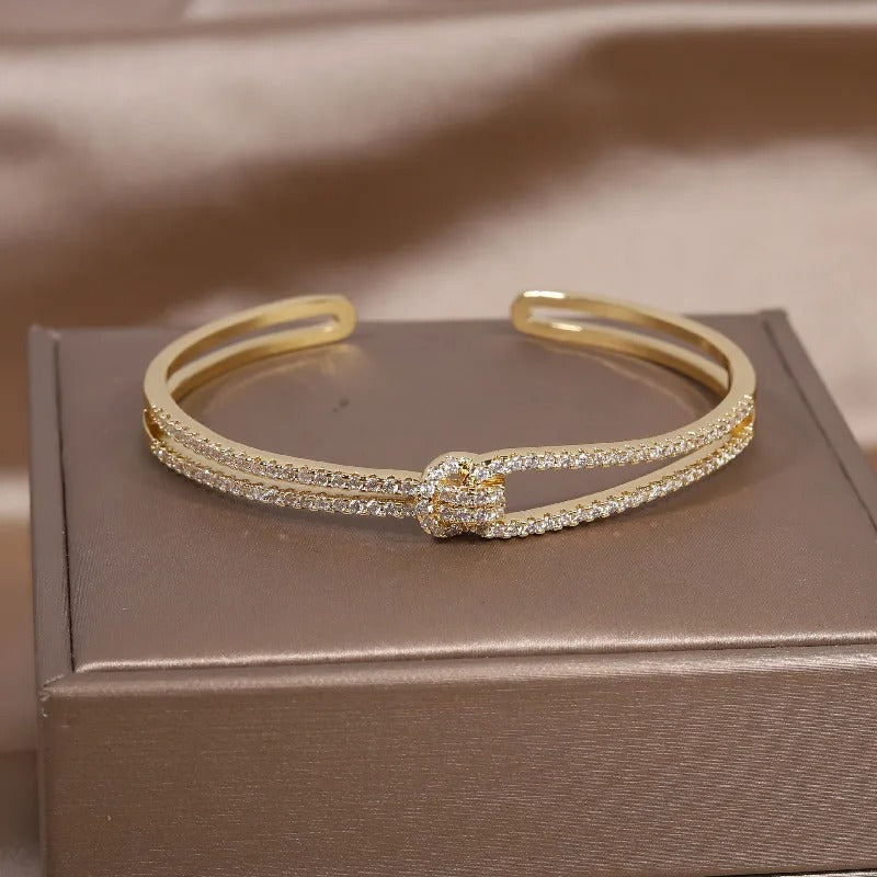 Carmiora - Knotfinity Zirkonium-Armband