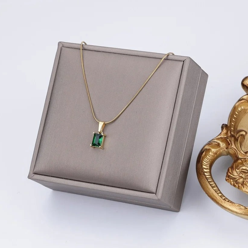 Chavri - Funkelnde Edelstein-Halskette