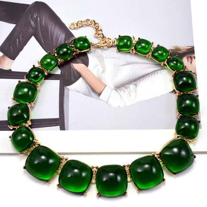 Lustige und leuchtende mehrfarbige Chokerhalsketten