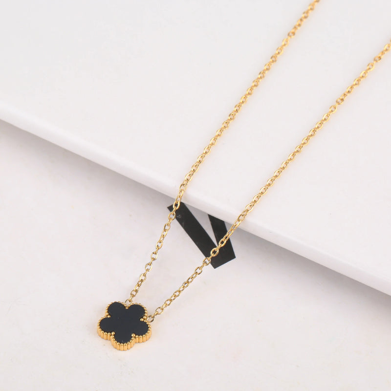 Glücksbringer-Halsketten in Form einer fünfblättrigen Blume