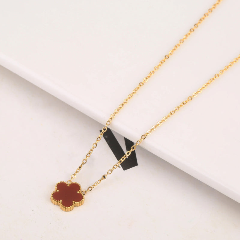 Glücksbringer-Halsketten in Form einer fünfblättrigen Blume