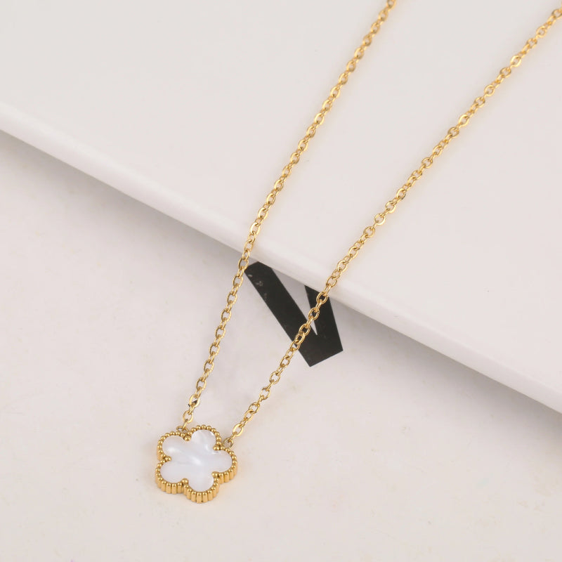 Glücksbringer-Halsketten in Form einer fünfblättrigen Blume