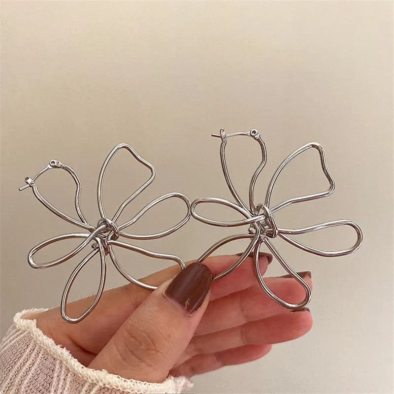 Chavri - Blumen Metall-Ohrringe