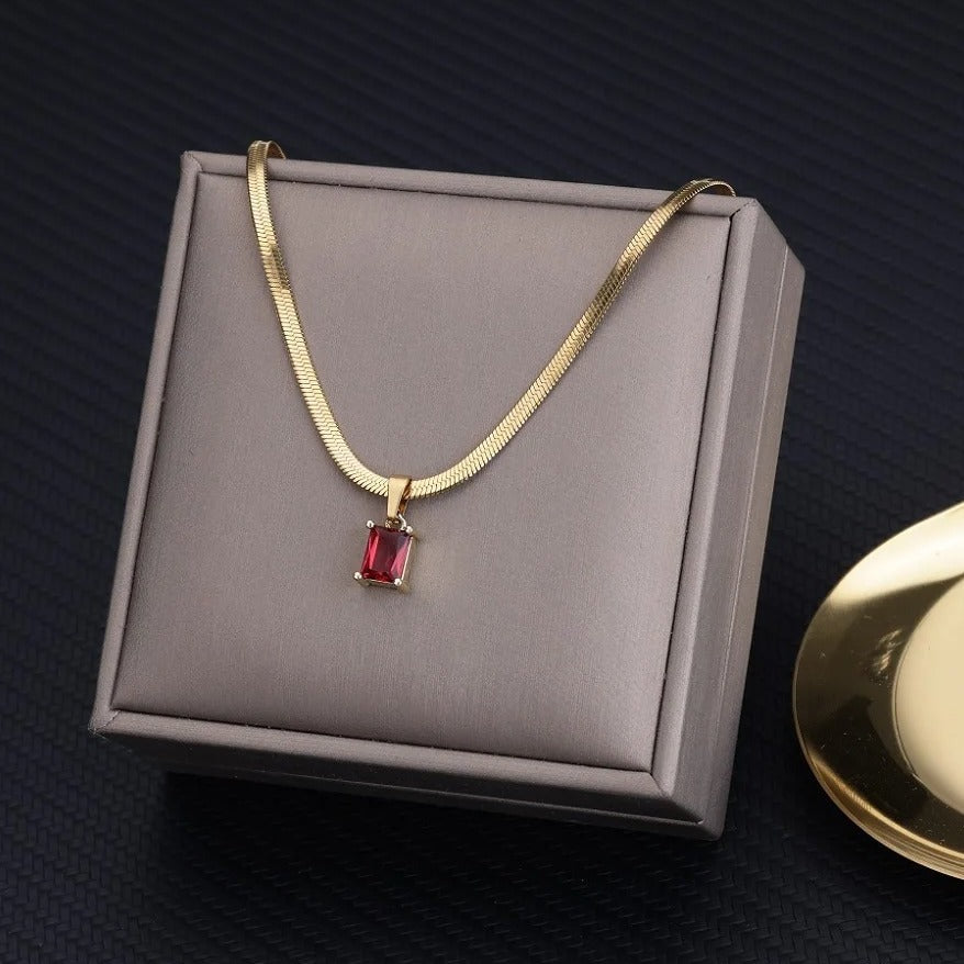 Chavri - Funkelnde Edelstein-Halskette